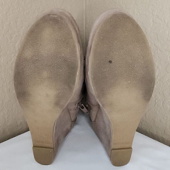 Report- Women’s Tan Poet Shearling Lined Lace-up Size Zip Booties, Size 7 - Picture 13 of 13